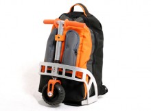 foldable-kick-scooter-backpack-gustavo-brenk_13